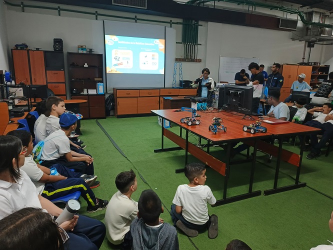 Niñas y niños de la U.E.N. Luisa Cáceres de Arismendi exploran astronomía, robótica, química y biología en las instalaciones de Fundacite Zulia