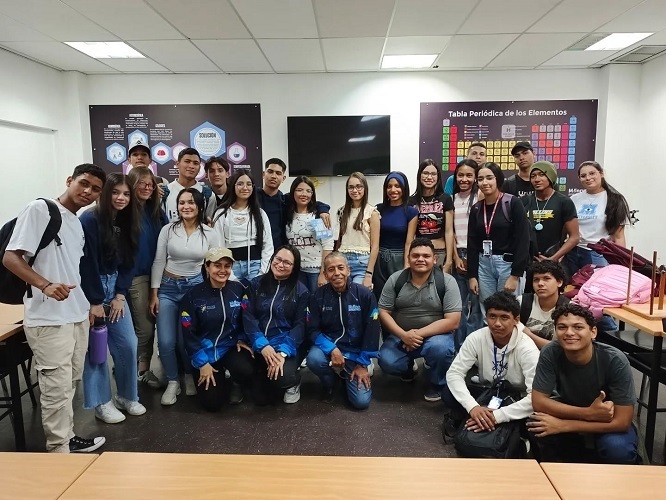Estudiantes de la Licenciatura de Química Pura de la Facultad Experimental de Ciencias de la Universidad del Zulia (LUZ) realizaron una visita a las instalaciones de Fundacite Zulia