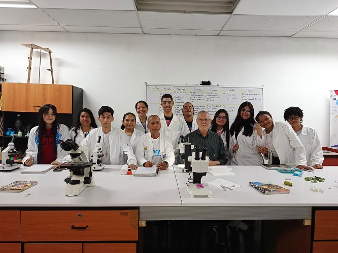 Futuros Biólogos de LUZ-FEC se capacitan en Microscopía Avanzada