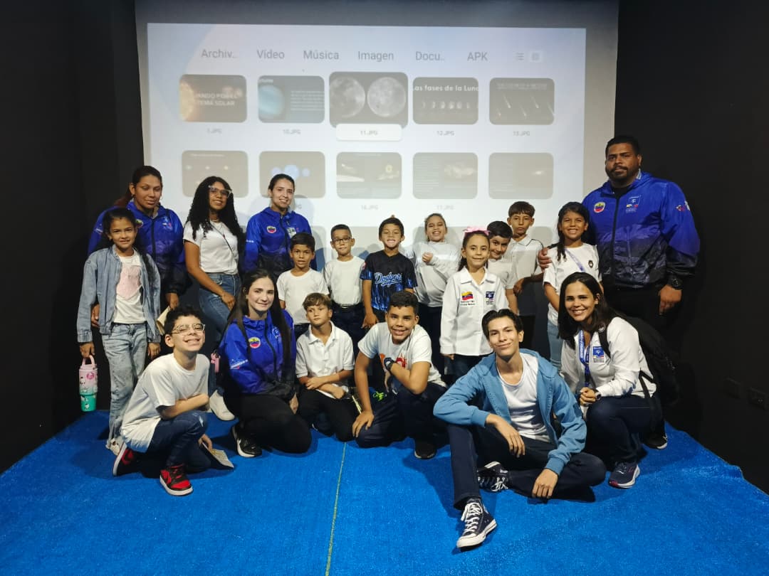 Niños y niñas disfrutan de las vacaciones científicas y tecnológicas