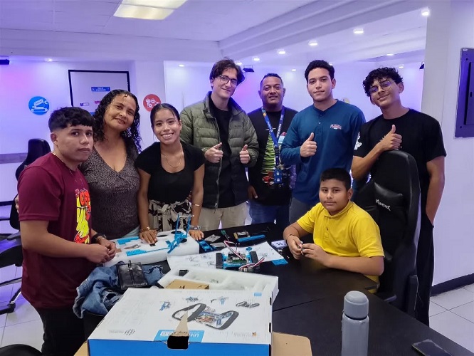 Culmina con éxito el ciclo 2025 de formación con los estudiantes de Ingeniería de LUZ en Infocentro