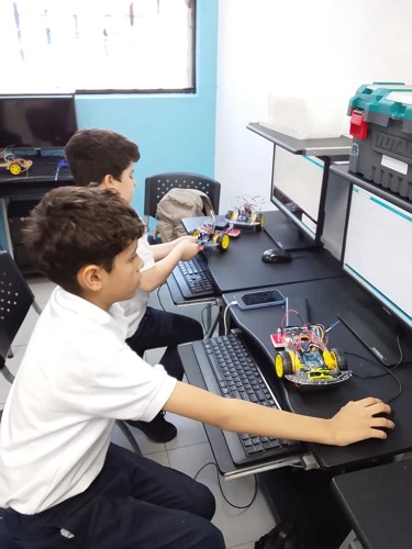 ¡La formación en robótica sigue avanzando en el Mega Núcleo Educativo del Infocentro Urdaneta El Brillante!